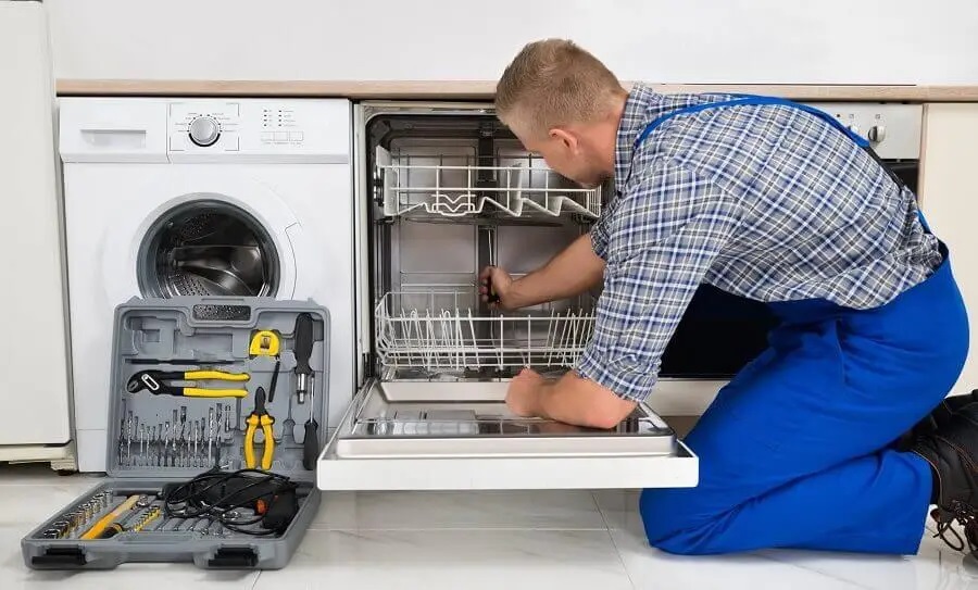 Kazan Termodinamik servisi teknisyen ekibi beyaz eşya tamiri yaparken